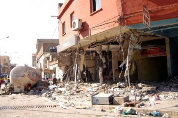 Fereni boşalan kamyon dehşet saçtı - Resim: 4