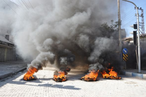 Yüksekova'da olaylar çıktı! - Resim: 2