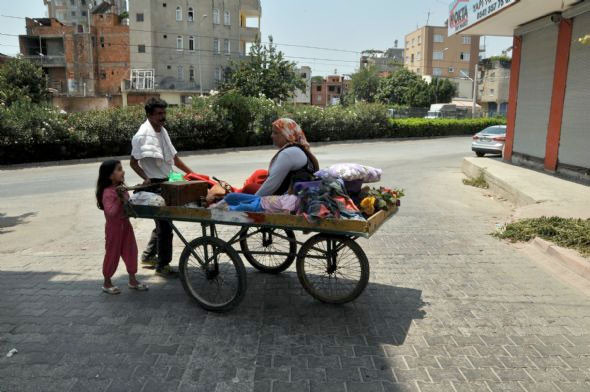 Hayatları bu seyyar el arabasına bağlı - Resim: 1