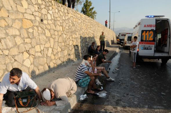 İzmir'de yolcular yollara saçıldı! - Resim: 4