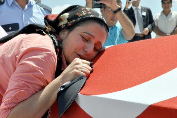 Kars şehitine böyle veda etti - Resim: 1