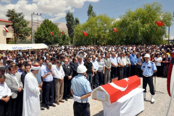 Kars şehitine böyle veda etti - Resim: 2