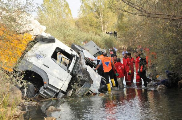 Katliam gibi kaza! 12 ölü  - Resim: 4