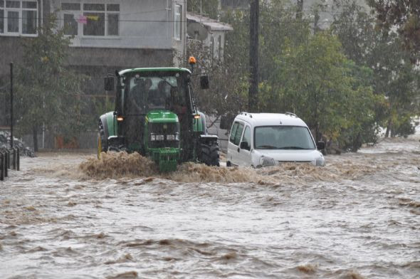 Saray sele teslim oldu! - Resim: 3