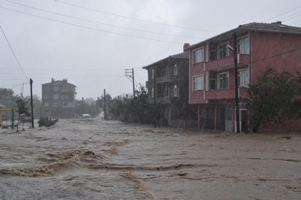 Saray sele teslim oldu! - Resim: 4