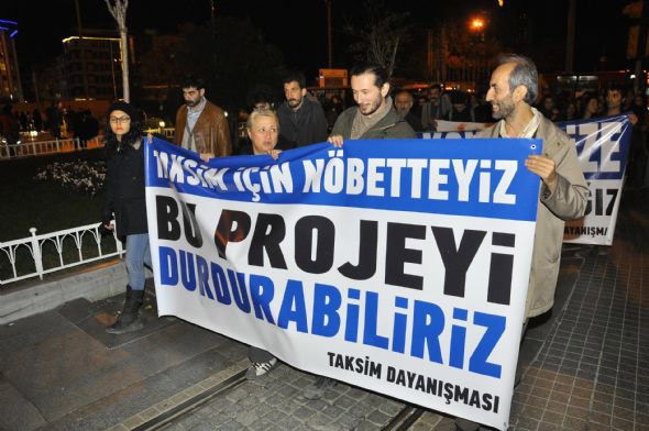 Taksim'de bariyerleri parçaladılar - Resim: 4