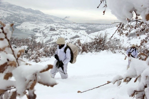 Kar kütlelerinin içinde nefes kesen tatbikat! - Resim: 1