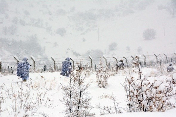 Kar kütlelerinin içinde nefes kesen tatbikat! - Resim: 2