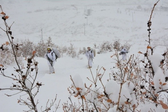 Kar kütlelerinin içinde nefes kesen tatbikat! - Resim: 3