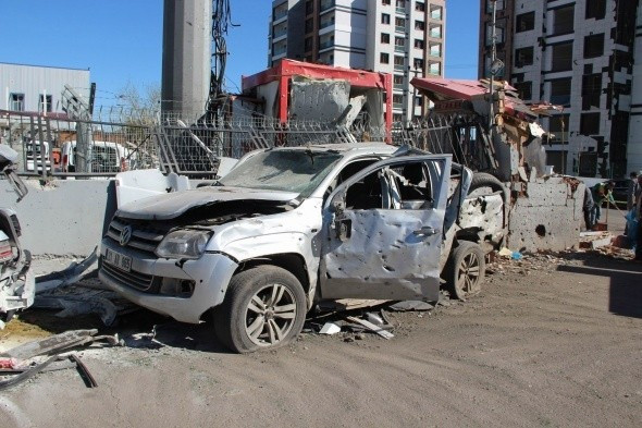 Diyabakır'da hain patlamanın şiddetine bakın! - Resim: 4