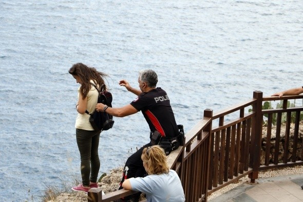 Polis memuru genç kadını böyle kurtardı! - Resim: 3