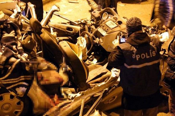 Bayburt'ta korkunç kaza araba demir yığınına döndü! - Resim: 3