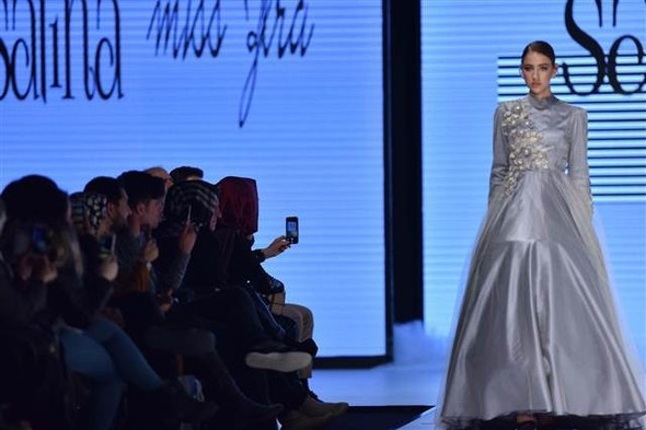 Tesettür defilesinde iş kazası manken bir anda... - Resim: 1