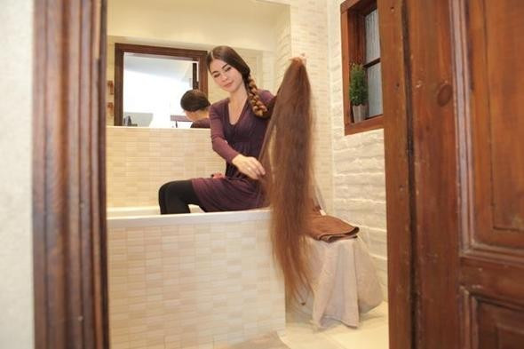 Yıllardır saçlarını kesmiyor bu kadını dünya konuşuyor - Resim: 2