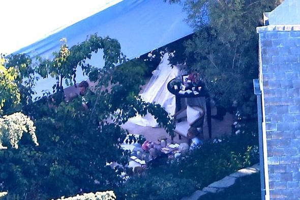 Miranda Kerr evlendi gelinliğinin sadece kuyruğu sızdı - Resim: 4