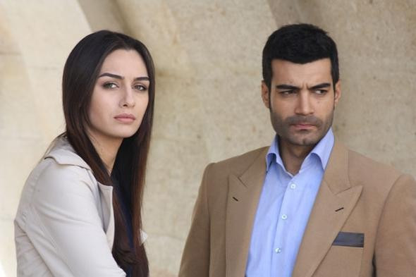 Tuba Büyüküstün kalbini dizi setinde bıraktı büyük aşk ! - Resim: 2