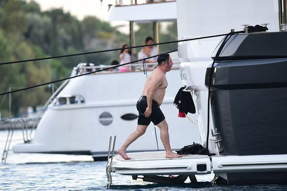 İşte Cem Yılmaz'ın otel gibi teknesi! - Resim: 1