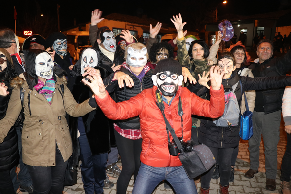 Çamlıca köyünde eski bir Balkan geleneği olan "Bocuk Gecesi" kutlandı - Resim: 1
