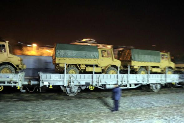 Suriye sınırına askeri sevkiyat! Böyle uğurlandılar - Resim: 2