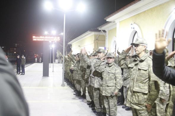 Suriye sınırına askeri sevkiyat! Böyle uğurlandılar - Resim: 4