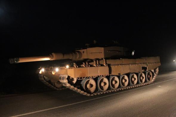 Kilis’ten Suriye sınırına  tank sevkiyatı yapıldı - Resim: 2