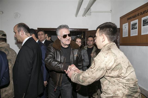 Ünlü isimler Mehmetçik için sınırdaydı - Resim: 1