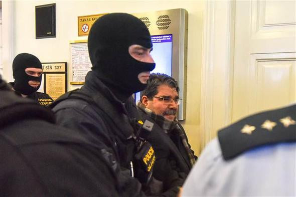 Flaş Salih Müslim kararı! Çekya kelepçelerle çıkarttı - Resim: 3