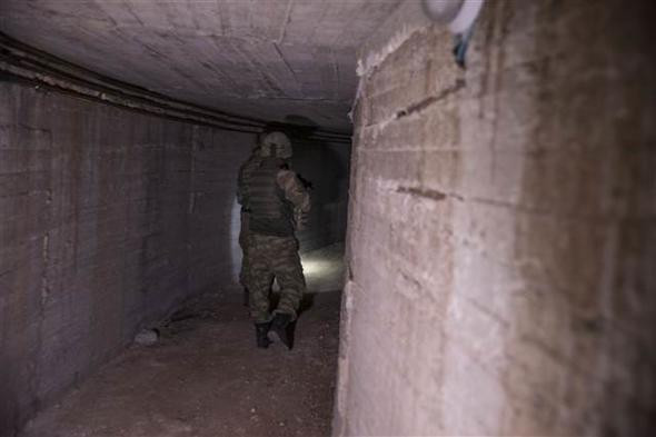 Tünelin ucu öyle bir yere çıktı ki! Köstebek gibi yaşamışlar - Resim: 1