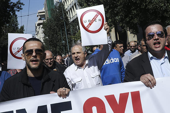 Taksiciler, Uber sürücülerine tekme tokat saldırdı! - Resim: 4