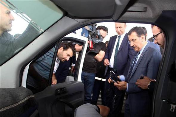 Bakan Tüfenkci’nin incelemesi sırasında kaçak sigara ele geçirildi - Resim: 3