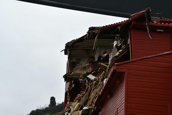 İşte geminin çarptığı yalının içinden ilk görüntüler! Tarih gitti... - Resim: 2