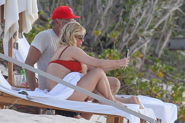 Paparaziler fena yakaladı! Kilolarına havlulu kamuflaj - Resim: 3