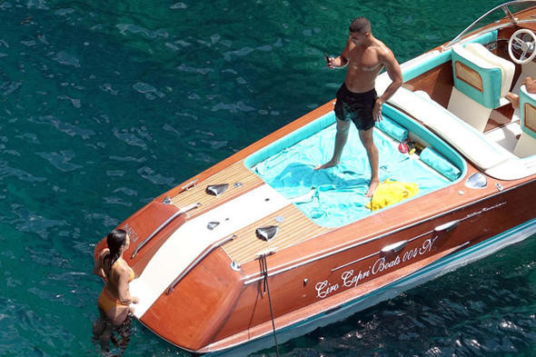 Genç sevgilisiyle tatile çıktı ters ışık kurbanı oldu - Resim: 4