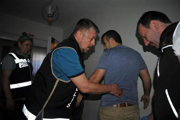 Polisler polisleri böyle bastı! 'Zeytin' bakın neyin şifresiymiş?.. - Resim: 1