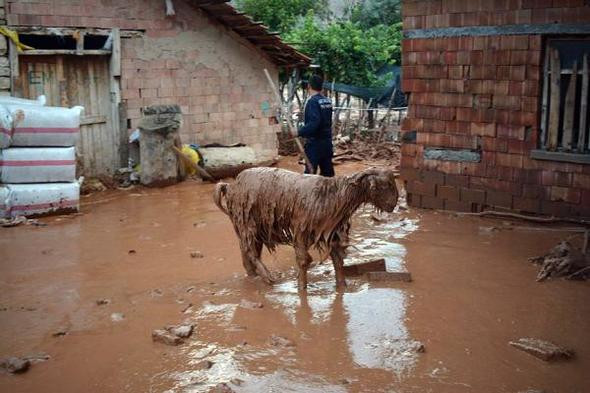 Elmalı'ya iki günde iki sel vurdu - Resim: 4
