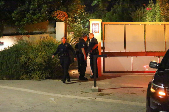 Polisler, Rihanna'nın milyon dolarlık evine helikopterle indi - Resim: 3