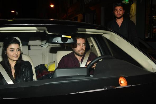 Hande Erçel ile Murat Dalkılıç birbirine girdi! Hemen evi terk etti - Resim: 2