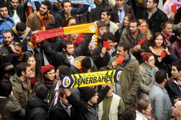 Taksim ıslık protestosu ile çınladı! - Resim: 1