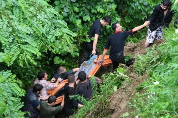 Şoför düğün yerine faciaya sürdü - Resim: 1