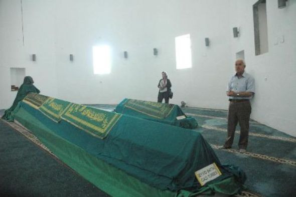 Türbenin üstüne öyle birşey yaptılar ki.. - Resim: 2