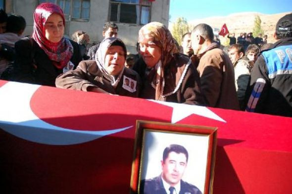 Şehit polisi 2 bin kişi uğurladı - Resim: 4