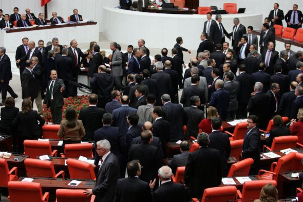 Meclis'teki son kavgadan kareler - Resim: 2