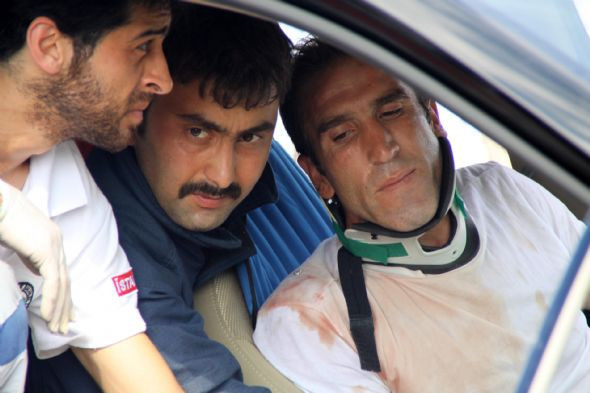 Bariyerler otomobile ok gibi saplandı - Resim: 4