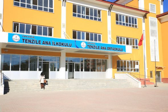 Atatürk ve Cumhuriyet tabelaları indirildi - Resim: 4