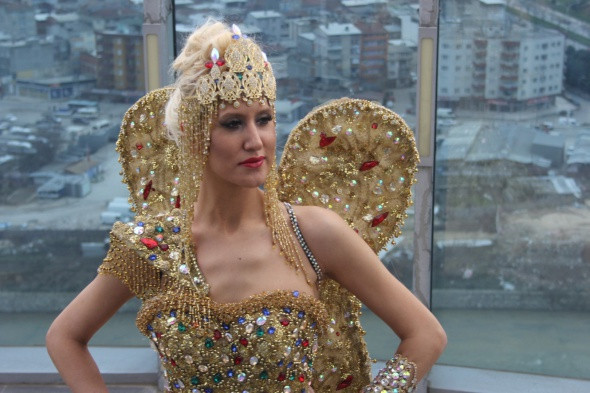 Dünyanın en pahalı gelinliği alıcısını beklıyor - Resim: 1