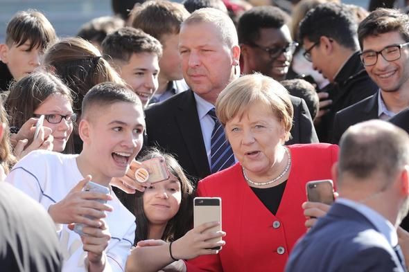 Türk öğrenci Elif Merkel'in katıldığı oturumu yönetti - Resim: 3