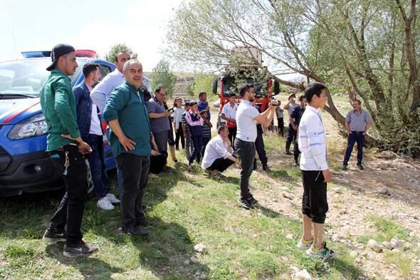 Kayseri'de boğulan oğlunun eşyalarını alan baba yürek burktu - Resim: 1