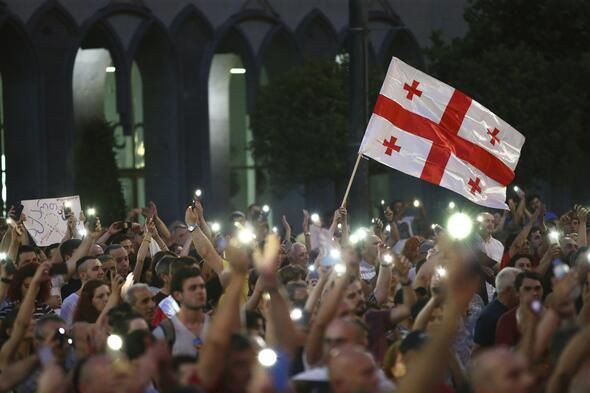 Komşu karıştı! Protestocuların taleplerinden biri kabul edildi - Resim: 4