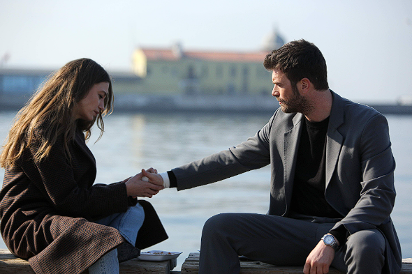 Aile dizisinde Dilan Polat ve Engin Polat'a gönderme! Gözaltı öncesi 'Çok yazık' diyerek tepki gösterdi - Resim: 2