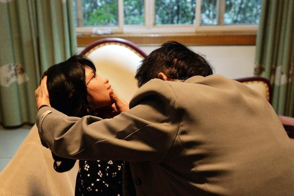 Ölen karısına tıpatıp benzeyen şişme bebek yaptırdı! - Resim: 3